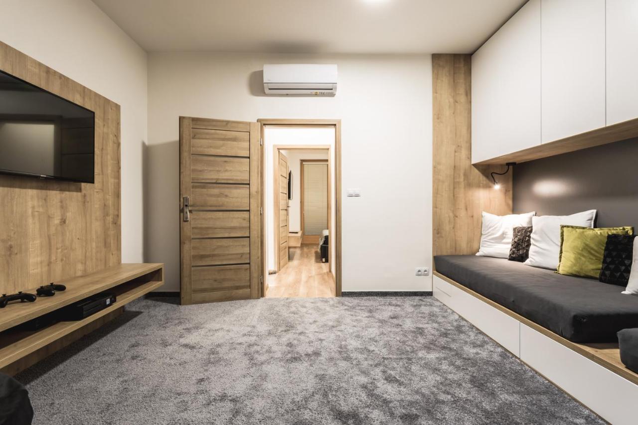 Flexihome Sk - Komenskeho - Private Parking Spot - Ultra Modern And Stylish Kosice Exterior photo