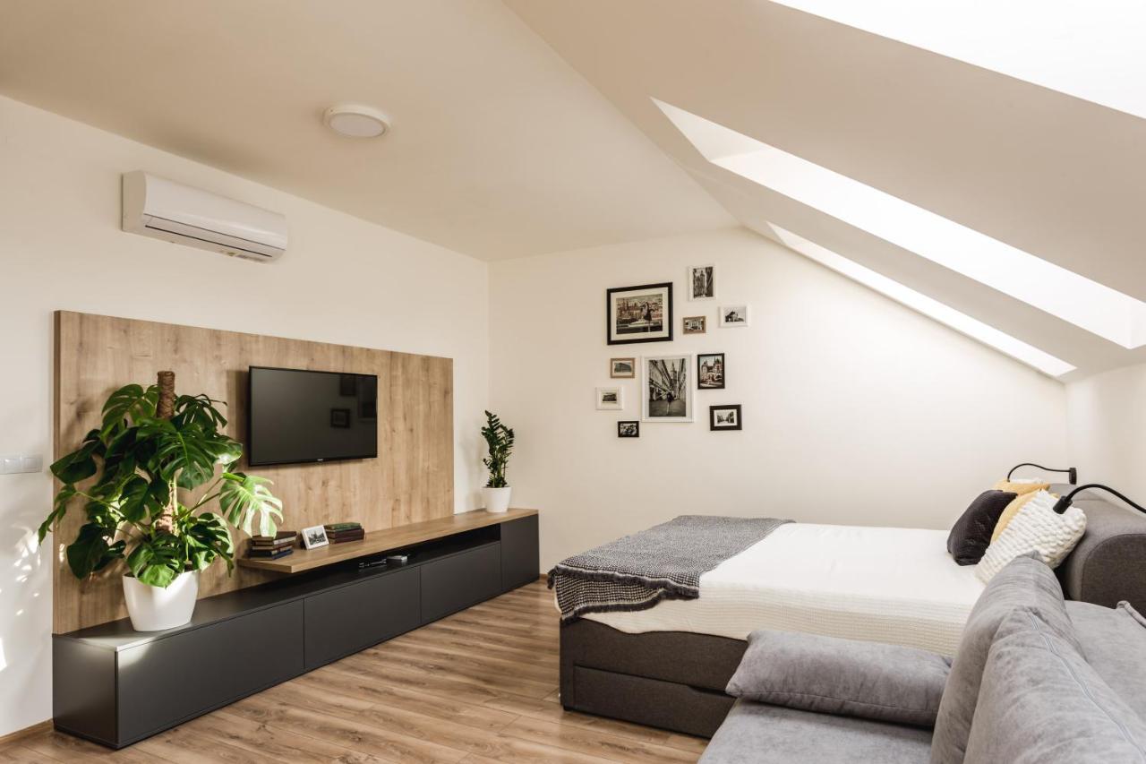 Flexihome Sk - Komenskeho - Private Parking Spot - Ultra Modern And Stylish Kosice Exterior photo
